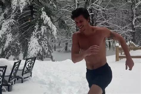 Shawn Mendes sends fans wild as hes spotted naked sledging。